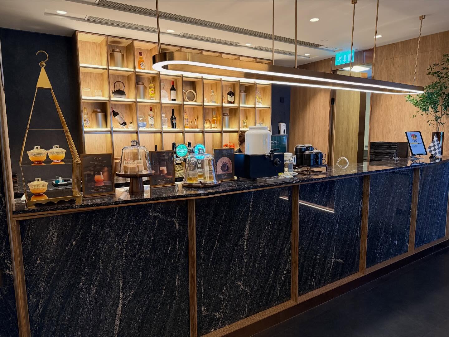This is the new Plaza Premium First Lounge @mia.macau They serve the First and Business… (5)