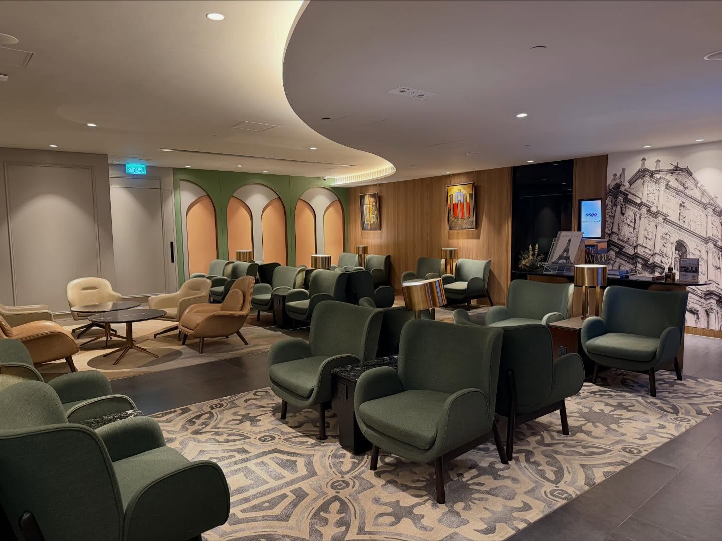 This is the new Plaza Premium First Lounge @mia.macau They serve the First and Business… (7)