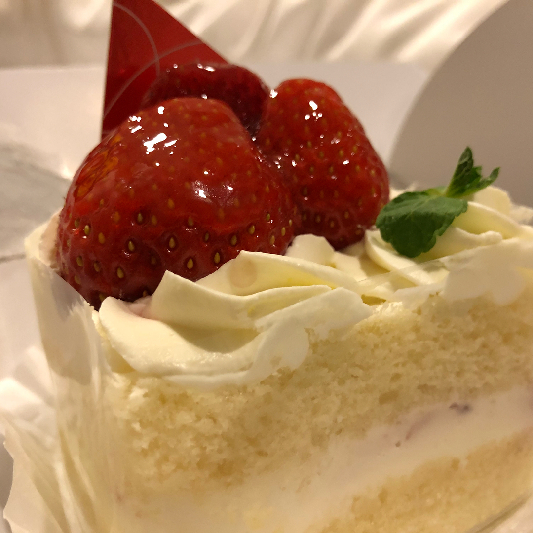 Very nice strawberry cake from Foundry (2)