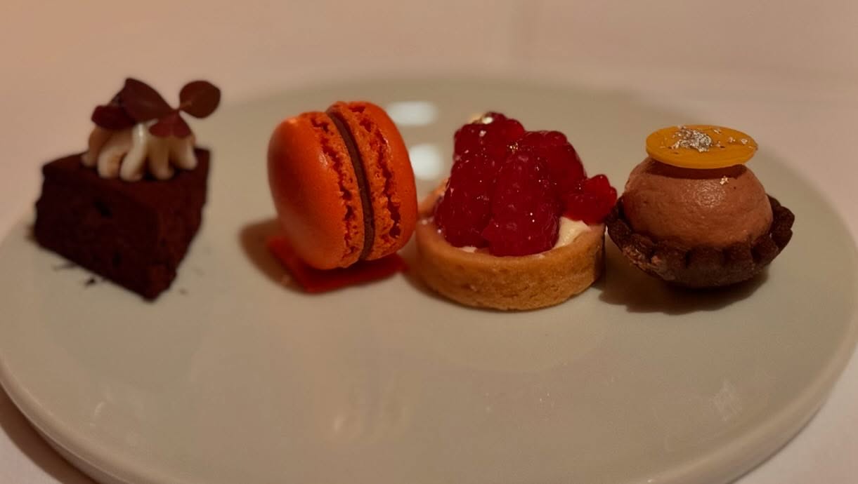As always consistency is what one can expect from the amazing chefs @heljoamaral and… (14)