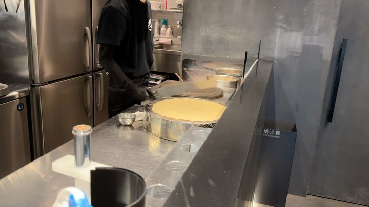 I never seen anyone places so much attention to details in making a #crepe. One can… (2)