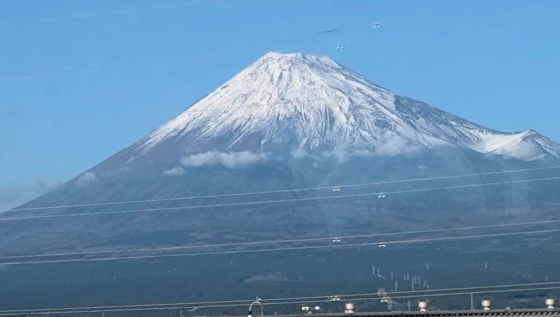 Finally get to see #FujiMountain with my own eyes in its glory on the #Shinkansen #Tokyo… (2)